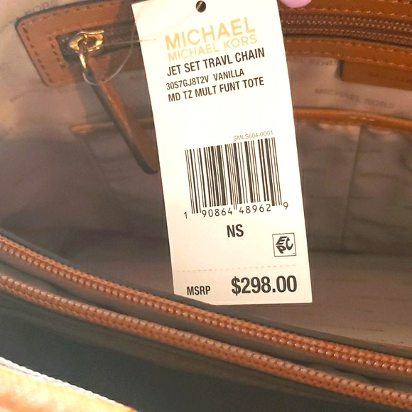 Sold BIG NWT MICHEAL Micheal KORS OF STOCK NWT TRAVEL SIGNATURE JET SET TRAVEL - Picture 3 of 16